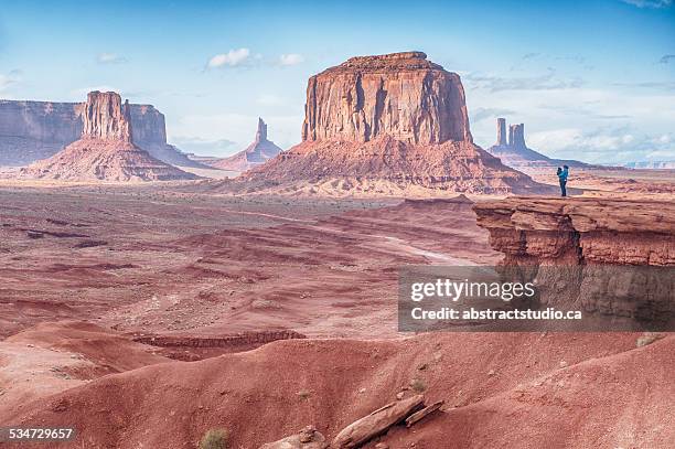 visiting monument valley - monument valley foto e immagini stock