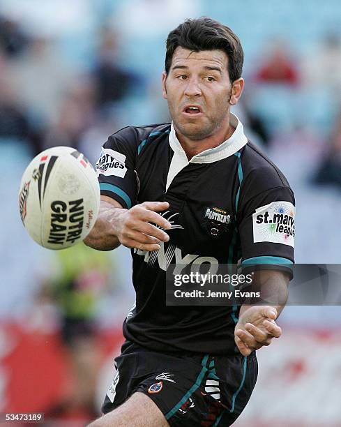Craig Gower of the Panthers in action during the round 25 NRL match between the Bulldogs and the Penrith Panthers held at Telstra Stadium on August...