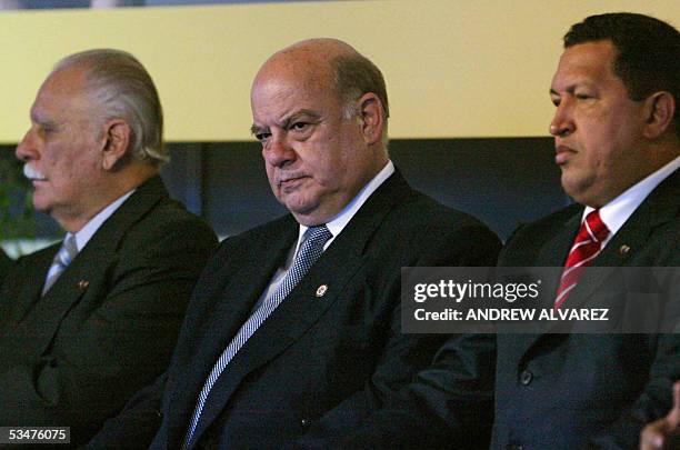 El vicepresidente de Venezuela Jose Vicente Rangel, el secretario general de la OEA, Jose Miguel Insulza y el presidente venezolano Hugo Chavez...