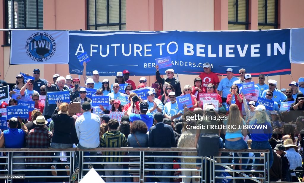 US-VOTE-DEMOCRATS-SANDERS