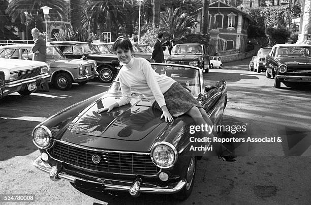 Italian singer Gigliola Cinquetti posing on a Fiat 500. Italy, 1966