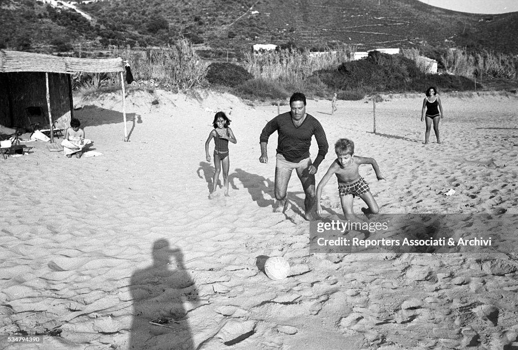 Raf Vallone on the beach