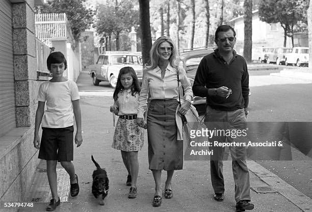 Italian actress Marisa Allasio walking with her husband Pier Francesco Calvi di Bergolo and their children Carlo Giorgio and Anda Federica. Rome,...