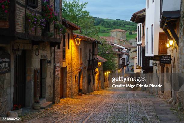 santillana del mar - cantabria - spain - cantabria stockfoto's en -beelden