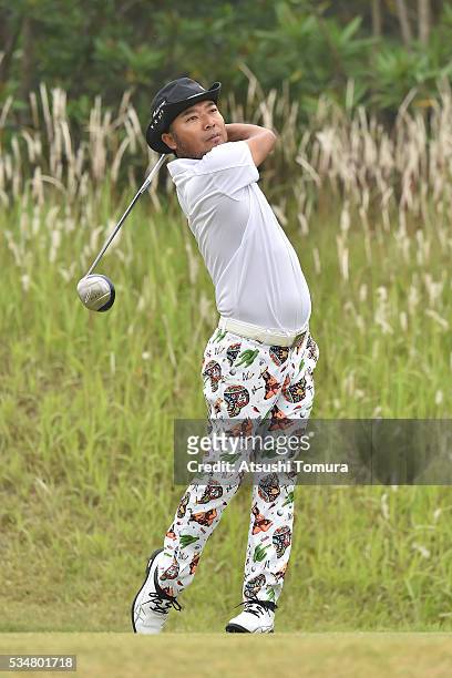 Shingo Katayama of Japan hits his tee shot on the 2nd hole during the 3rd round of the Mizuno Open at JFE Setonaikai Golf Club on May 28, 2016 in...
