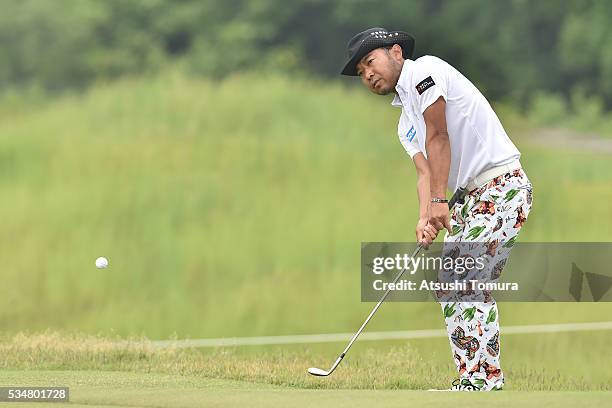 Shingo Katayama of Japan chips onto the 2nd green during the 3rd round of the Mizuno Open at JFE Setonaikai Golf Club on May 28, 2016 in Okayama,...