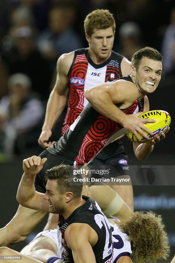 AFL Rd 10 - St Kilda v Fremantle