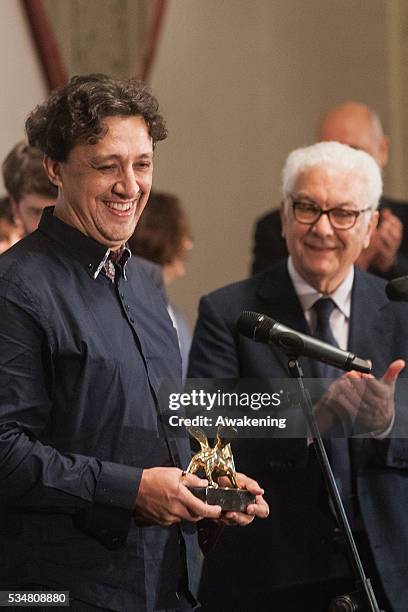 The Gabinete de Arquitectura receives the Golden Lion for the best participant to 15. Show REPORTING FROM THE FRONT at the official opening ceremony...