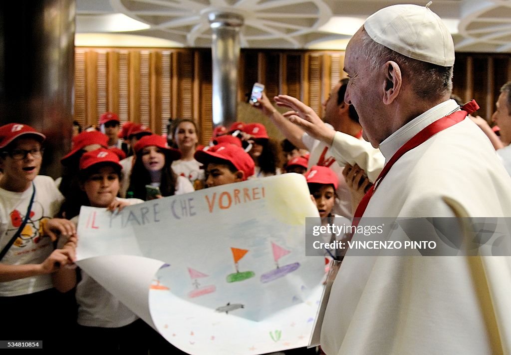 VATICAN-POPE-IMMIGRATION-CHILDREN