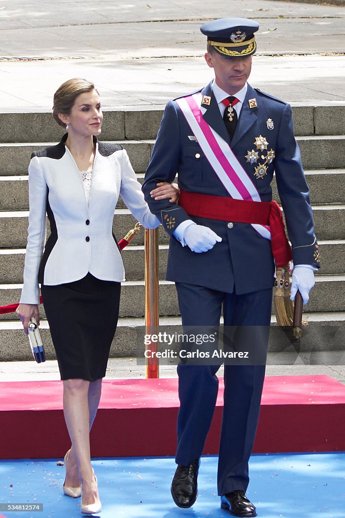 Spanish Royals Attend the Armed Forces Day Hommage