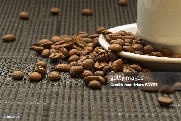 coffee bean and cup - jean marc payet photos et images de collection