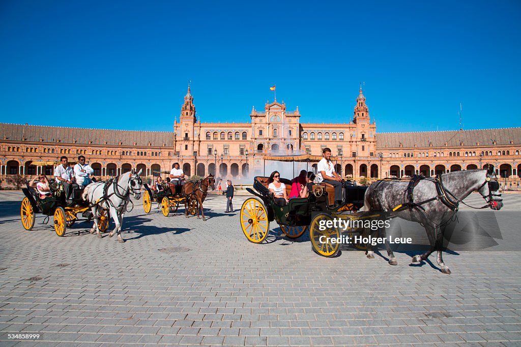 Horse carriages and fountain at Plaza de Espana