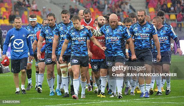 Agen's players leave the pitch after warming up prior to the French Top 14 rugby union match between Agen and Stade Français, on May 28, 2016. At the...