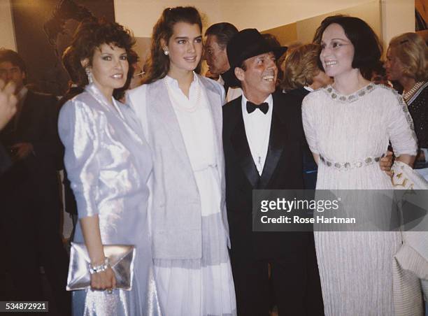 American actresses Raquel Welch and Brooke Shields, American fashion photographer Francesco Scavullo and American fashion designer and writer Mary...