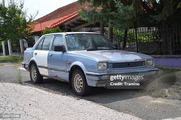 honda civic ii dying on the street - honda civic stock pictures, royalty-free photos & images