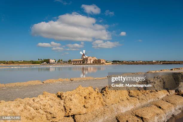 ettore e infersa salt work area - marsala sicily fotografías e imágenes de stock