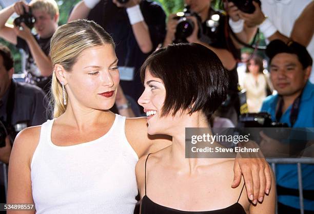 Ali Larter and Selma Blair at premiere of 'Legally Blonde,' New York, July 7, 2001.