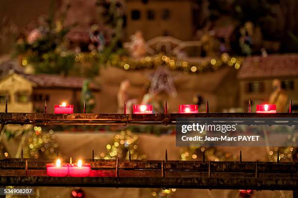 candle in a church during celebrations christmas - jean marc payet photos et images de collection