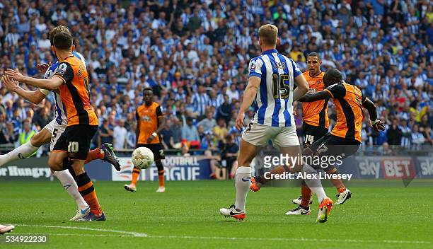 Mohamed Diame of Hull City scores his team's first goal during Sky Bet Championship Play Off Final match between Hull City and Sheffield Wednesday at...