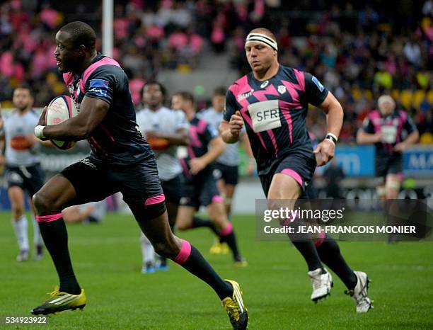 Stade Francais Paris' French fullback Djibril Camara runs with the ball during the French Top 14 rugby union match between Agen and Stade Français on...