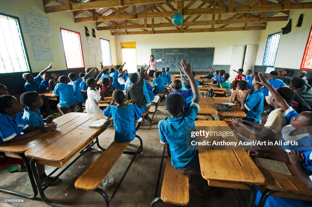 Malawi, Lilongwe, Chambwe Primary School, Pupils in the classroom about 40 kilometres west of Lilong