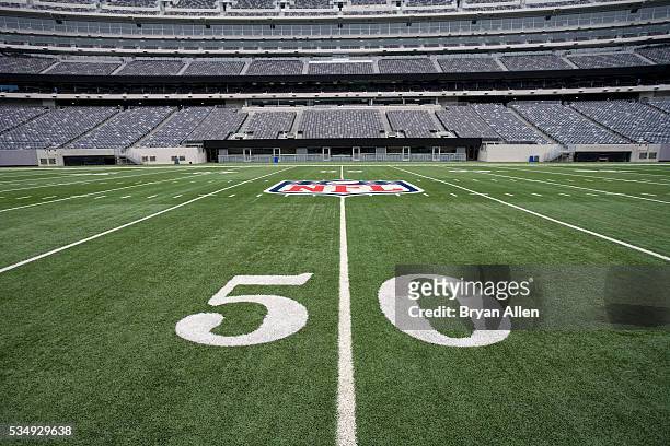 50 yard line - nfl stadium stock pictures, royalty-free photos & images