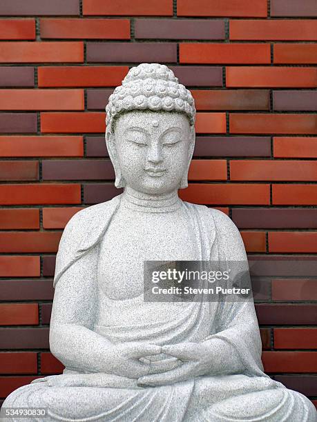 buddha statue - buddha face stockfoto's en -beelden