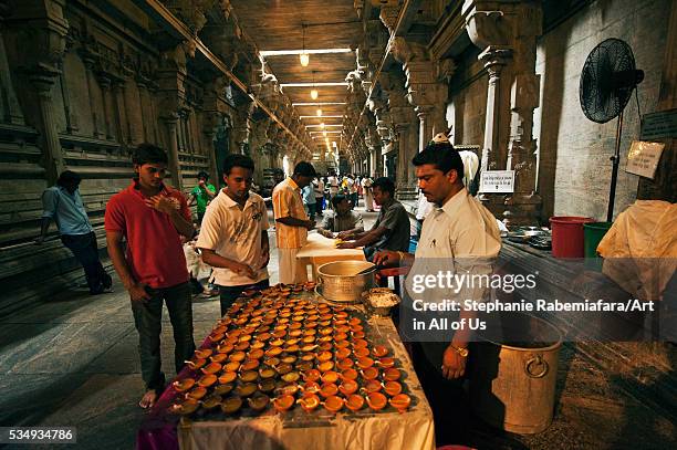 Sri Lanka, Colombo, man selling candles during the Thai Pongal harvest festival at a temple in Colombo. The Tamil festival of Thai Pongal is a...