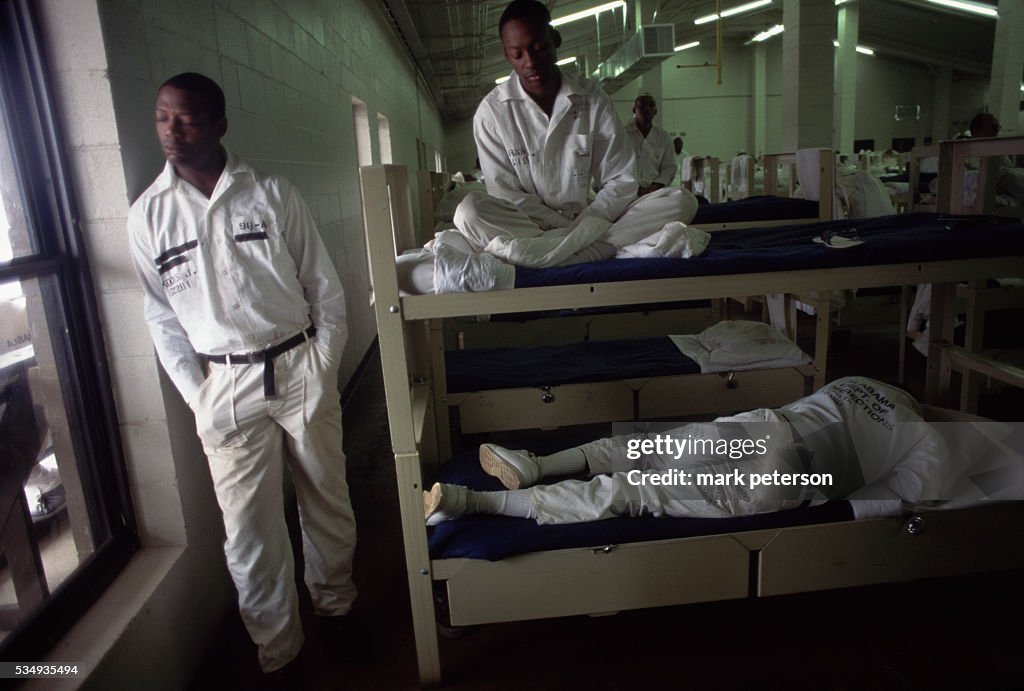 Maxstone Inmate Inmates From The Limestone Correctional Facility On A Chain Gang. The ...