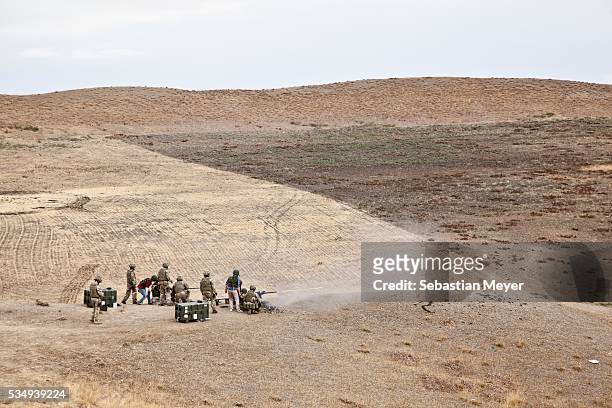 British troops from the Second Battalion Yorkshire Regiment train Kurdish peshmerga on new machine guns. The British government has equipped the...