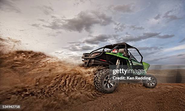 atv in desert - off road vehicle stock pictures, royalty-free photos & images