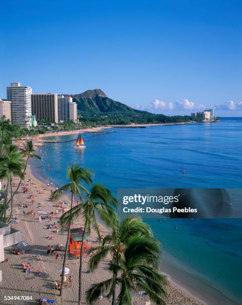 waikiki beach, honolulu, oahu, hawaii - hawaii beach stock pictures, royalty-free photos & images