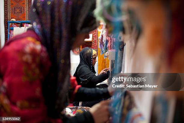 Iraq Textile 229 Kurdish Textiles Stock Photos, High-Res Pictures, and Images ...