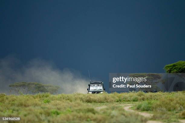 safari truck, ngrongoro conservation area, tanzania - rainy season stock pictures, royalty-free photos & images