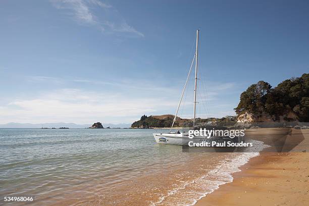 catamaran on beach - kaiteriteri stock pictures, royalty-free photos & images