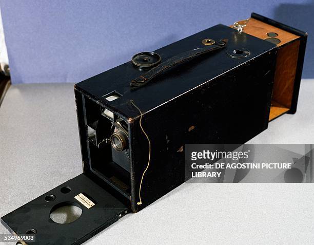 Eastman Kodak camera which held enough film for 100 exposures that had to be developed in Rochester. United States of America, 19th century. Bievres,...