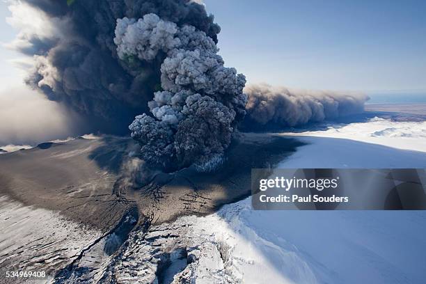 eyjafjallajokull volcano erupting in iceland - eyjafjallajokull glacier stock pictures, royalty-free photos & images
