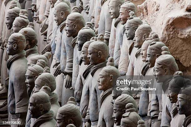 terracotta soldiers at qin shi huangdi tomb - mausoleum of the first qin emperor stock pictures, royalty-free photos & images