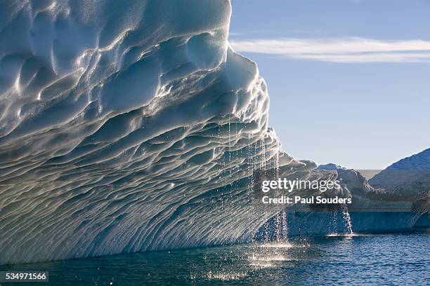 melting icebergs, ililussat, greenland - klimaatverandering stockfoto's en -beelden