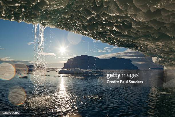 icebergs in disko bay - glacier stockfoto's en -beelden