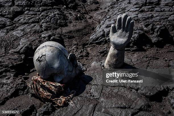 Survivor statues are displayed at mudflow areas to signify the lives of victims on May 27, 2016 in Sidoarjo, East Java, Indonesia. On 29 May a...