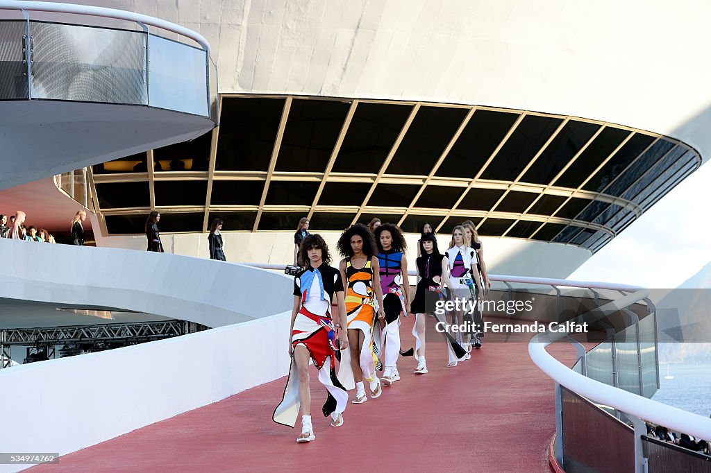 Louis Vuitton 2017 Cruise Collection