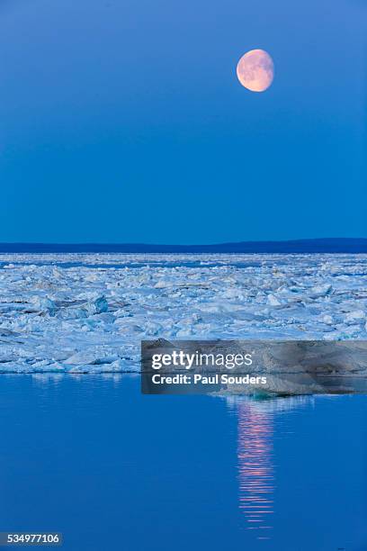 full moon and melting sea ice, repulse bay, nunavut territory, canada - arctic images stock pictures, royalty-free photos & images