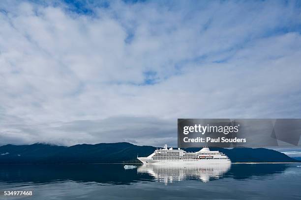 cruise ship, alaska - cruise ship stock pictures, royalty-free photos & images