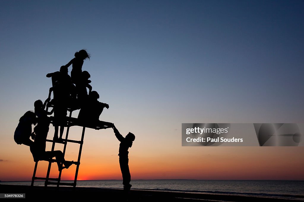 Lifeguard Playing Children Playing On Lifeguard Chair High-Res Stock Photo - Getty Images