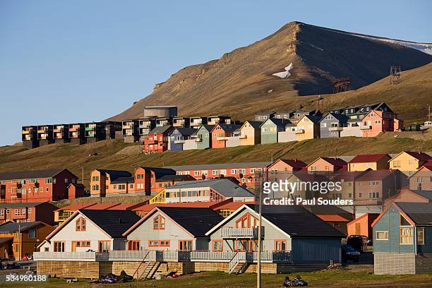 town of longyearbyen in setting midnight sun - svalbard islands stock pictures, royalty-free photos & images