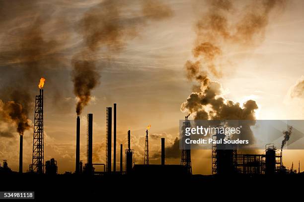 oil refinery at curacao - oil refinery stock pictures, royalty-free photos & images