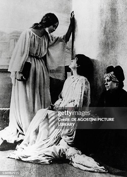 The Italian actress Eleonora Duse in The Dead City by Gabriele D'Annunzio, production still. 20th century. Gardone Riviera, Museo Dannunziano Del...