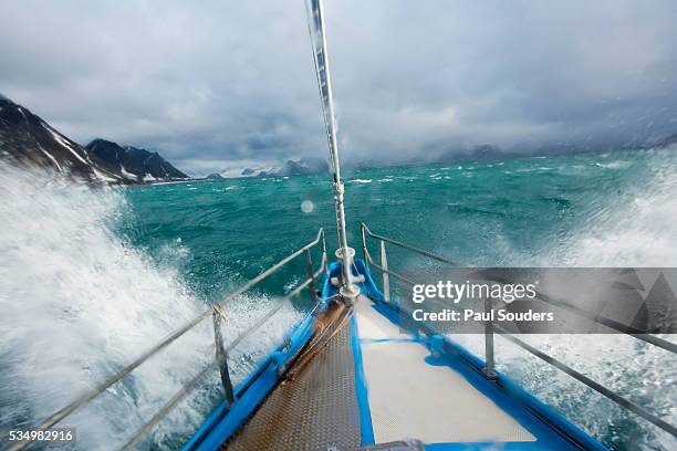 expedition yacht, svalbard, norway - ruffled stock-fotos und bilder