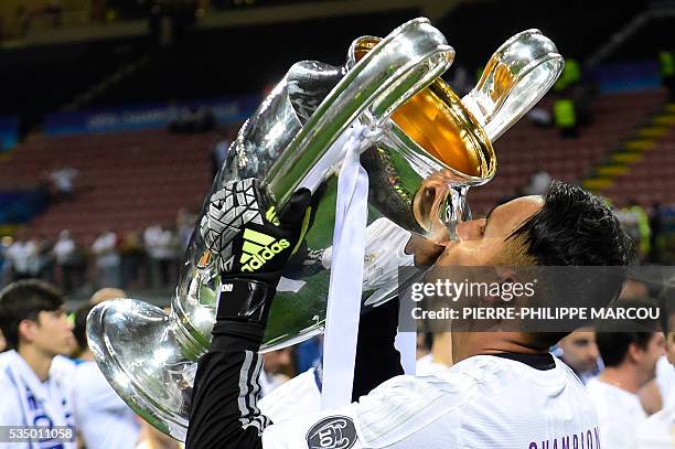 Real Madrid's Costa Rican goalkeeper Keylor Navas kisses the trophy after Real Madrid won the UEFA Champions League final football match between Real...